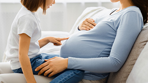 Pregnant woman depicting the genetics of rosacea